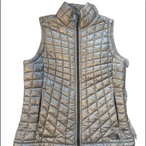 Womens The North Face silver/grey full zip vest.